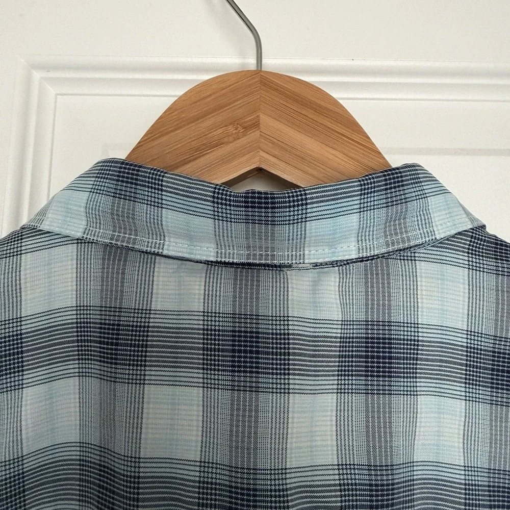 The North Face Tekware Mens Large Blue Plaid Short Sleeve Button Down Shirt